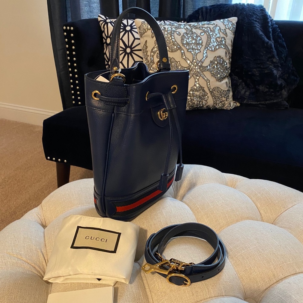 ✨SALE✨RESERVED!✨GUCCI✨NWT✨ALL LEATHER BUCKET BAG - Picture 3 of 16